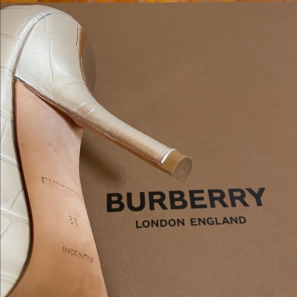 Burberry Heels Aubri Pointy Silver Leather Pumps Women's Size 38 - Picture 12 of 16